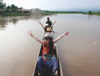 Canoeing in Chitwan 